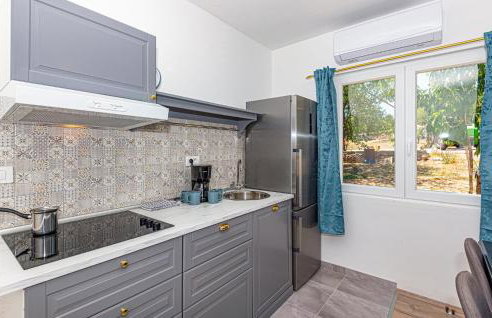 Nice Apartment In Danilo With Wifi - Photo 4