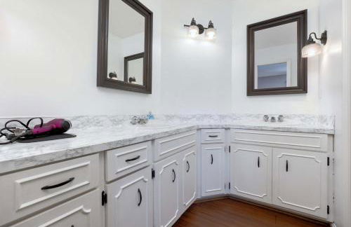 Near Botanical Garden with a Pool Charming on Charing - Foto 16