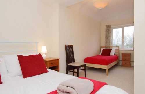 Large Cosy House Ideal for Corporate Lets - Photo 9