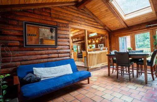 Cozy Log Cabin- W Fireplace - Foto 13