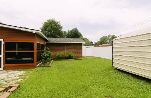 Spacious Backyard • Alfresco Dining • Pet Friendly - Foto 47