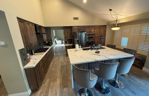 Riverside Views & Pool Retreat - Foto 46