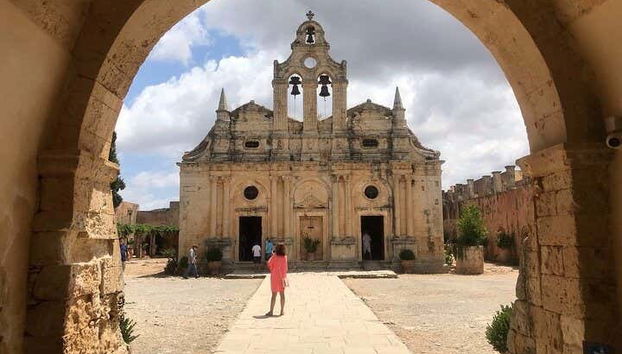 Entrando no mosteiro Arkadi