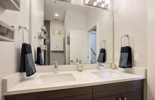 2 BDR Home Roof Deck plus Walk to Broncos and Sloans Lake - Foto 14