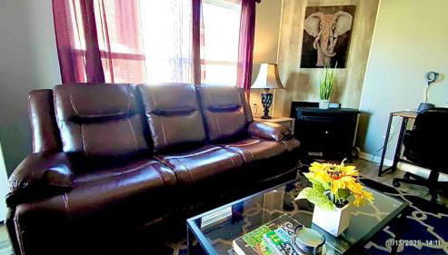 Perfect Combo of Charm & Comfort- 2Bedroom Home - Foto 2