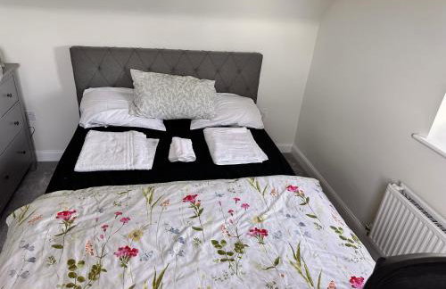 4 Bed Room Service Accommodation - 2 Parkings - Fibre Wi-Fi - Workstation - Foto 23