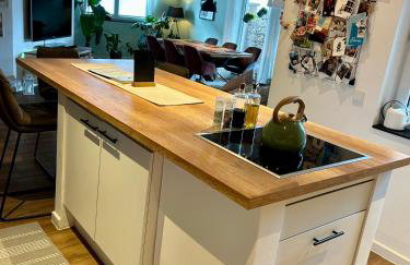 Wohlfühloase mit Pool, Kamin & großer Terrasse - Foto 9