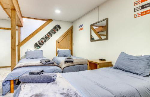 3 min to Mt Snow with FREE Shuttle! Family-Size fun, Wood fireplace, 2 living rooms, Arcades - Foto 31
