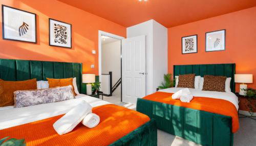 2 Bedroom House with 4 Beds, 3 Doubles & 1 Single - In Salford, 10 mins Uber from Manchester City Centre - Located in Salford close to Old Trafford, Manchester united, Trafford Park, Salford Quays & more! With Garden & Parking - By MAEVELA Manchester - Foto 2