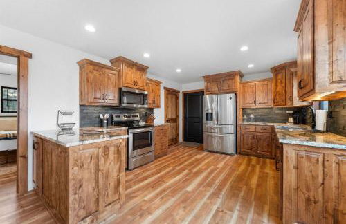 Remodeled Lakefront Cabin, shuffleboard, Starlink - Foto 14