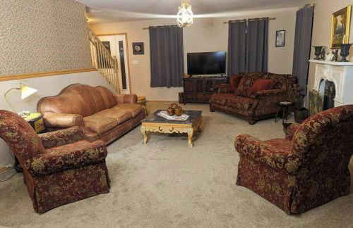 Five Bedroom Colonial Style Home - Foto 44