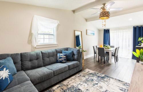 Light & Cozy Oasis with Private Pool and Hot Tub - Foto 1