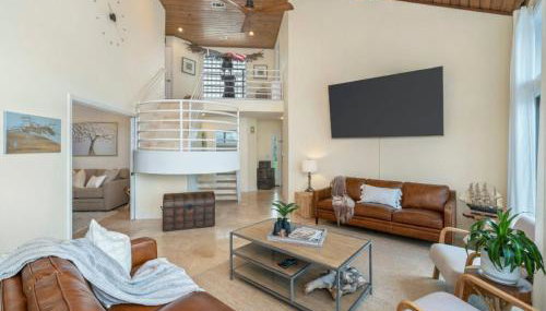 FEATURED ON HGTV'S MY LOTTERY DREAM HOME! Private dock, 15 minute boat ride to Crab Island, 20 minute drive to Destin, Pet Friendly - Foto 5