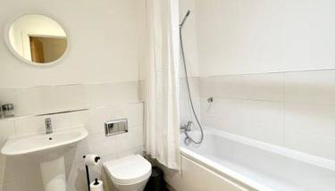 Spacious 2 bed ground floor apartment, Free parking, close to Historic dockyard & Gunwharf Quays - Foto 5