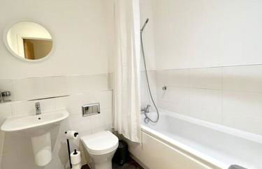 Spacious 2 bed ground floor apartment, Free parking, close to Historic dockyard & Gunwharf Quays - Foto 5