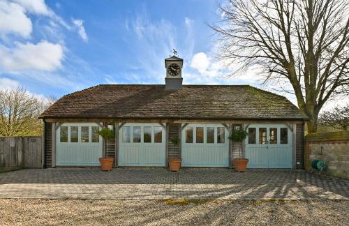Idyllic Cottage in South Oxfordshire - Photo 1