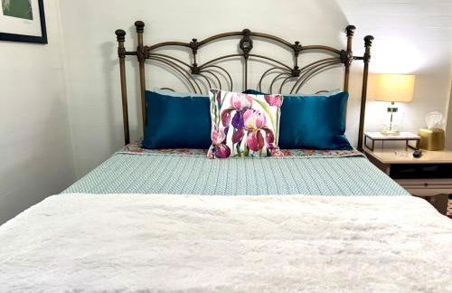 Country Retreat with ponds-views-porches & pups - Foto 11