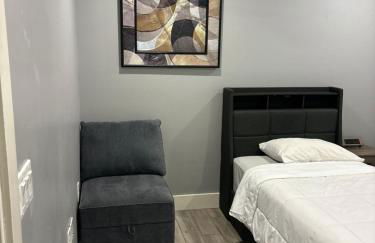 PHX Airport 9BR, 7BA, BBQ, events and pets Allowed - Photo 9