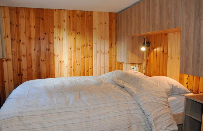 Traditional Chalet with Sauna, Spa Tub, & Relaxation Space near La Roche - Photo 5