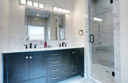 GORGEOUS 5-bd 4ba w Pool, Hot Tub, 2 kitchens, & Game Room Near Dallas Airports! - Foto 11