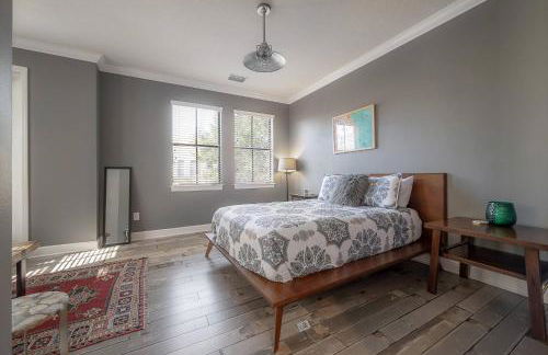 Centrally Located SOHO Retreat Walk to UT & Dining - Foto 17