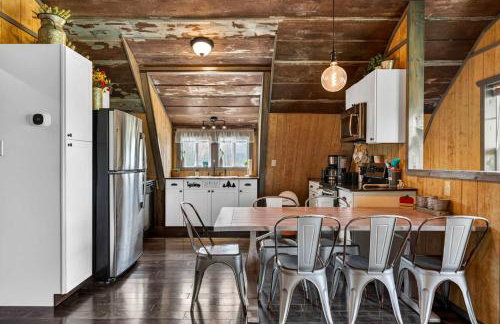 Rustic Barn Retreat w Hot Tub Game Room & FirePit - Photo 13