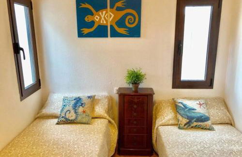 GATU PREMIUM Villa Lurberri piscina privada, 4 dormitorios, 2 baños, parking , jardines, " Preferente mayores de 25 años y familias " ín y barbacoa - Foto 47