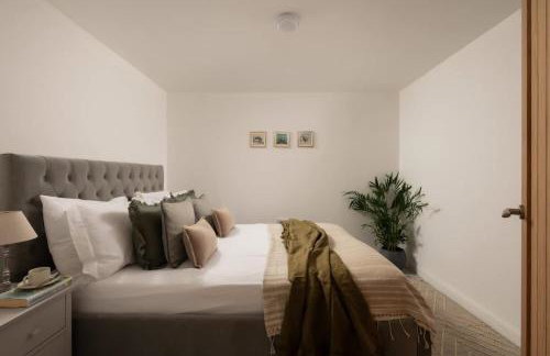 Goodwood - Modern Stay in Cotswolds with Hot Tub - Foto 17