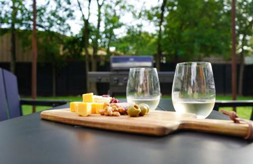 Stay at The Oak - Downtown New Braunfels Getaway - Foto 32