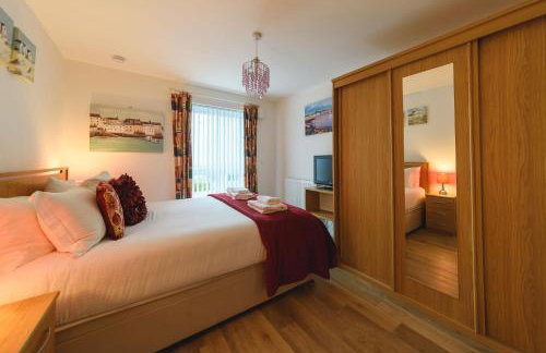 Panoramic Sea-View Family Appartment , Free Parking, Sleeps 6 , Walk to Beach, Station, & Town - Foto 31