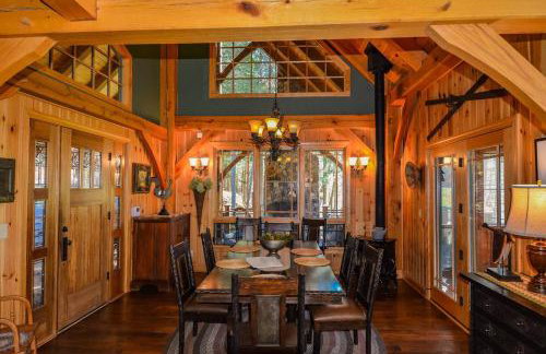 Luxury Riverfront Lodge - Sleeps 12, VIEWS, Fireplaces, Dogs OK - Photo 24