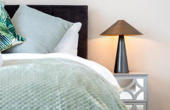 Luxury 4-Bed Family & Group Home-King or Twin Beds-Driveway, Garden-Near Gatwick - Foto 11