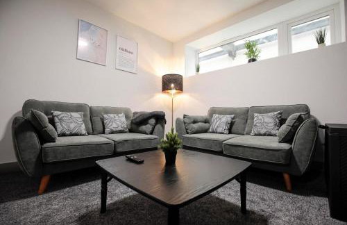 Bartlam Place, Sleeps 6, Central Oldham - By NMB Property - Foto 3