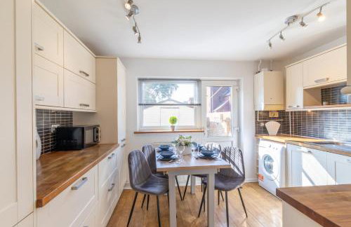 Open Mind Property - 4 Beds 2 Bathrooms & Parking - Photo 6