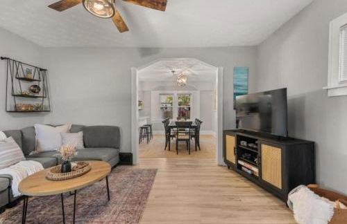 Newly Renovated and Designed Near Downtown - Foto 9