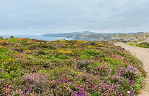 Sunsets In Porthtowan, Beachfront apartment - Photo 18