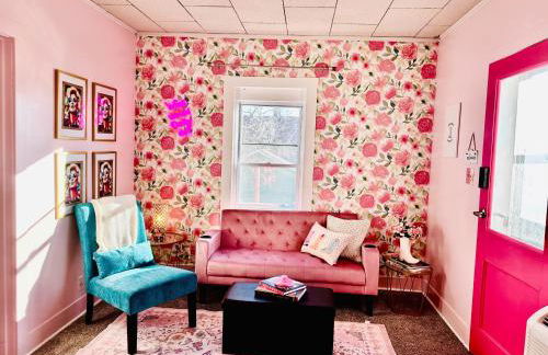 Barbie-1Bed1BathKitchDeckGrill-Sleeps Up to 4 - Foto 1