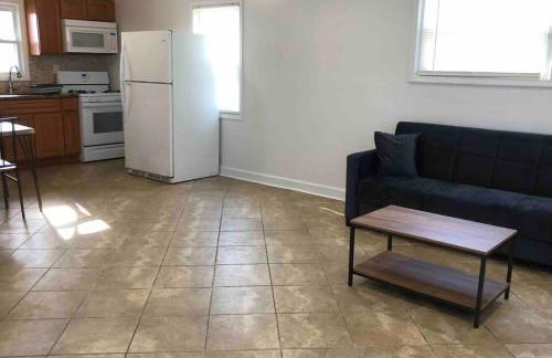 Private 2-bedroom house, free parking, 15-min walk to direct NYC Manhattan train, MetLife Stadium FIFA World Cup 30 minutes away - Foto 2