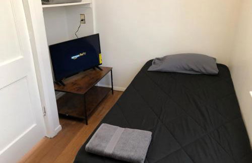 Private house with 3 bedrooms and 1 bathroom, free parking, convenient to NYC Manhattan bus and train, MetLife Stadium FIFA World Cup 35 minutes away - Foto 7