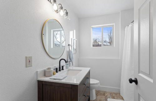 Serene Palmer Home Walk to Downtown and Riverfront! - Foto 24