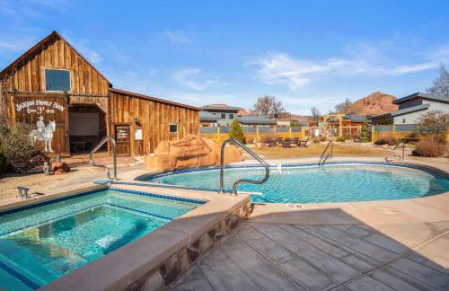 Timber & Tin F 2Bed 2Bath w Pool & Rooftop Deck - Foto 42