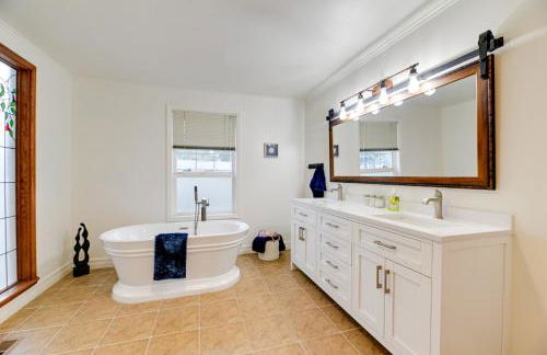 Spacious Grants Pass Home with Hot Tub and River Views - Foto 18