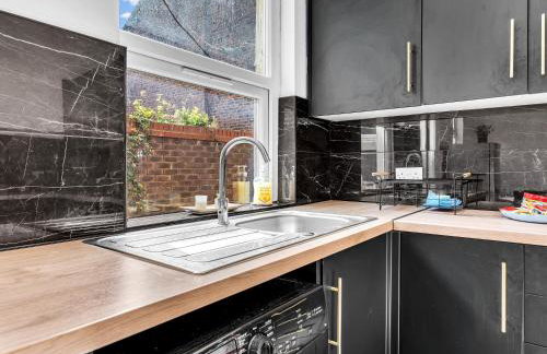 Anfield House - Liverpool Retreat 7 Bedroom Home - Photo 60