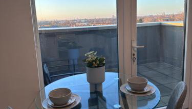 Beautiful 1 Bd Top floor Terraced Apartment - Foto 1