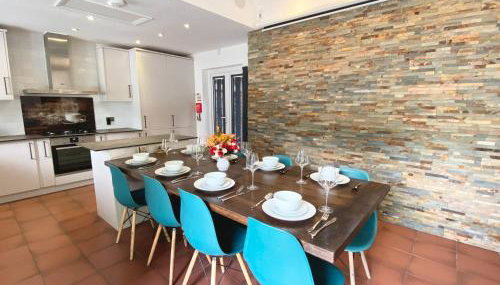 6 Bedroom Bungalow Ascot Racecourse LegoLand Windsor Castle 75" TV - Foto 3