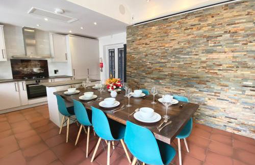 6 Bedroom Bungalow Ascot Racecourse LegoLand Windsor Castle 75" TV - Foto 3