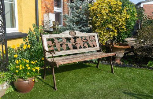 Crossways - a modern two bedroom village apartment close to cheltenham - Photo 12