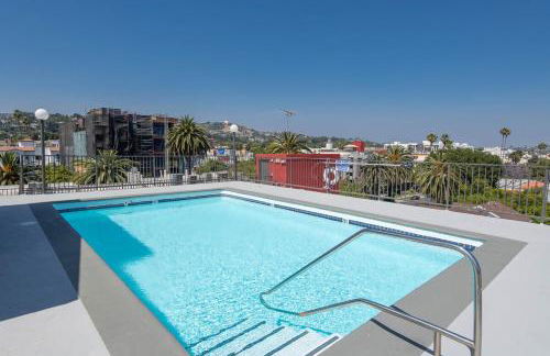 Chic Hollywood Retreat 2Bed Rooftop Pool with Iconic Views - Foto 29