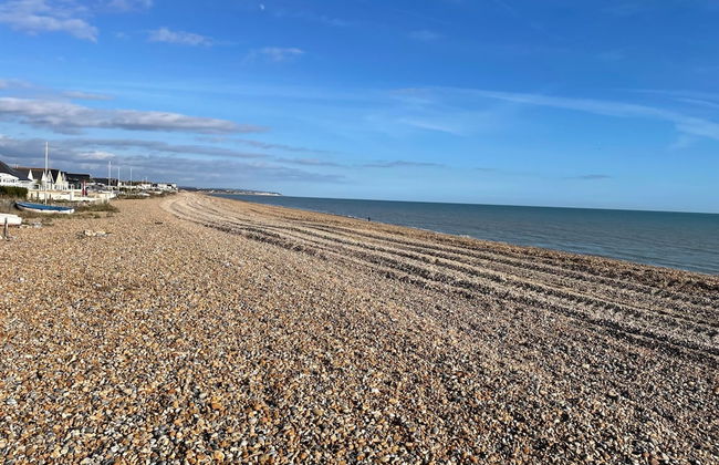 Contemporary Beachfront Bungalow With Direct Access to the Sea - Foto 37