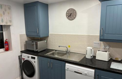 Stylish 3 bed home with allocated parking for 2 - Photo 5